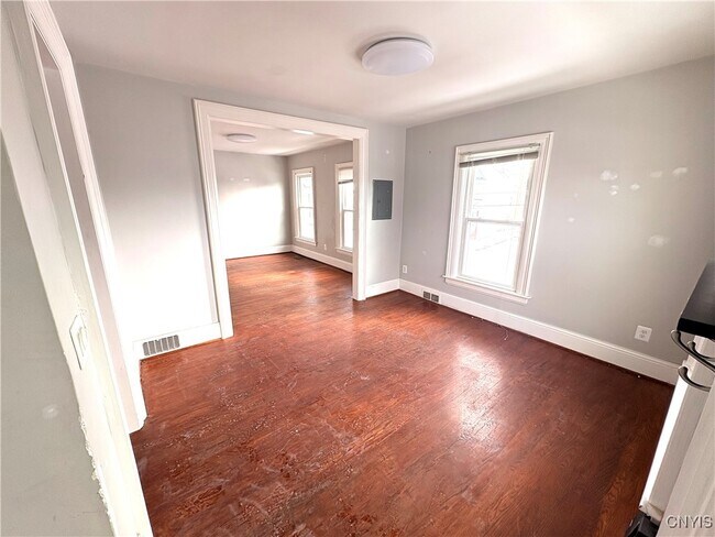 Building Photo - 90 Washington St