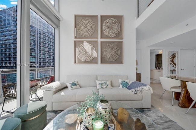 Building Photo - 92 SW 3rd St