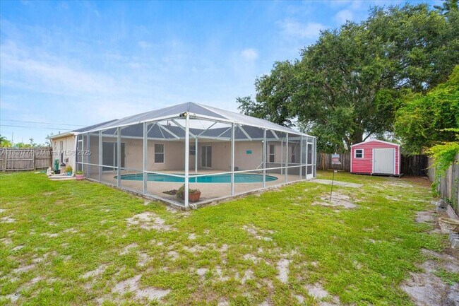 Building Photo - 3749 SW Kasin St