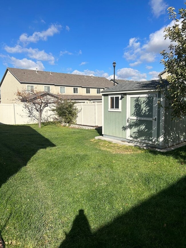 Building Photo - 5 Bedroom 3 Bathroom House in Spanish Fork!