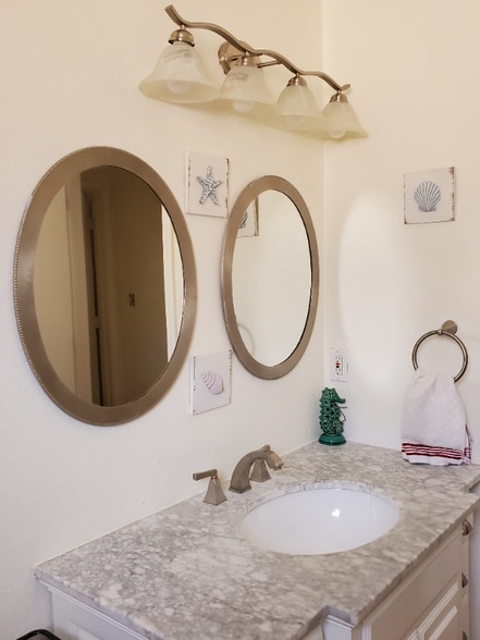 Building Photo - 332 Vista Del Angel SW