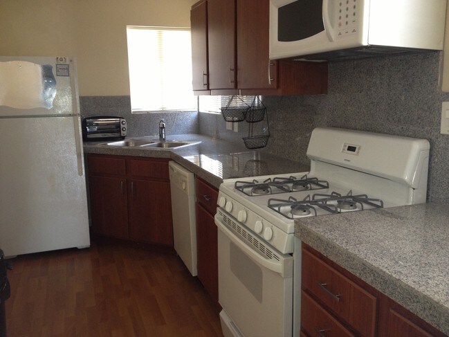 Building Photo - 4970 1/2 S Centinela Ave