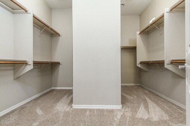 Building Photo - Beautiful Palm Valley Golf Course Home with Casita