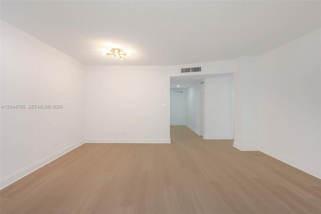 Building Photo - 445 NE 195th St