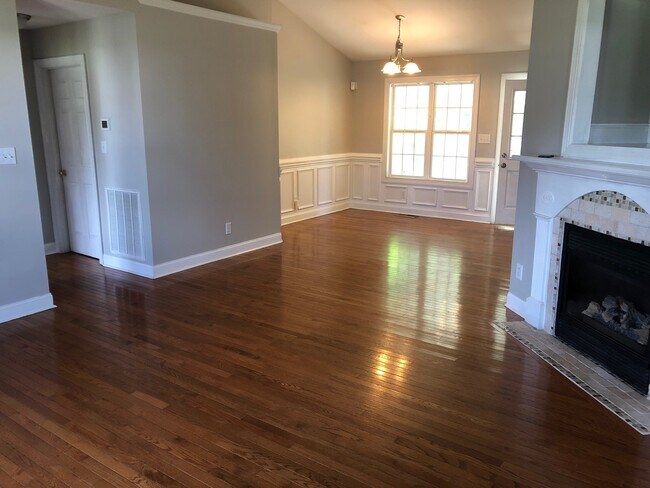 Building Photo - 1213 Pressley Downs Dr SE