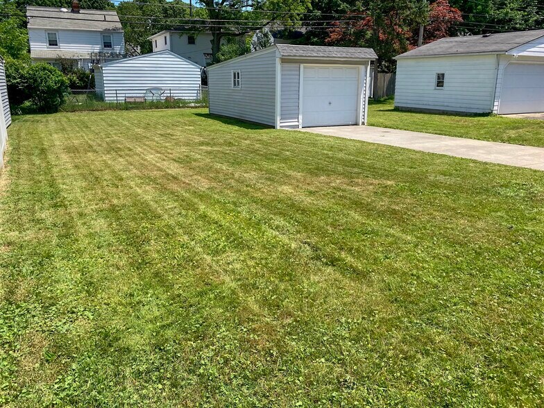 Back Yard - 1121 Winston Rd