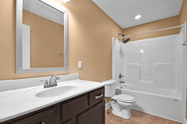 Building Photo - Pet Friendly Three Bedroom!