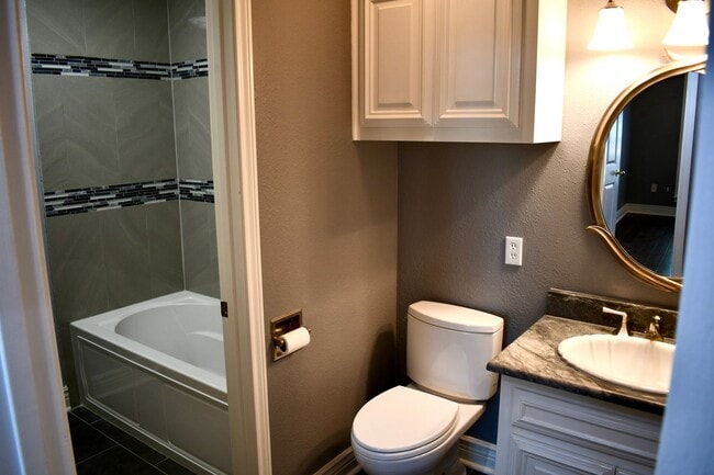 Building Photo - Absolutely Stunning!