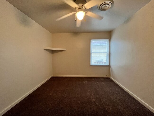 Building Photo - Centrally located 3-bedroom house