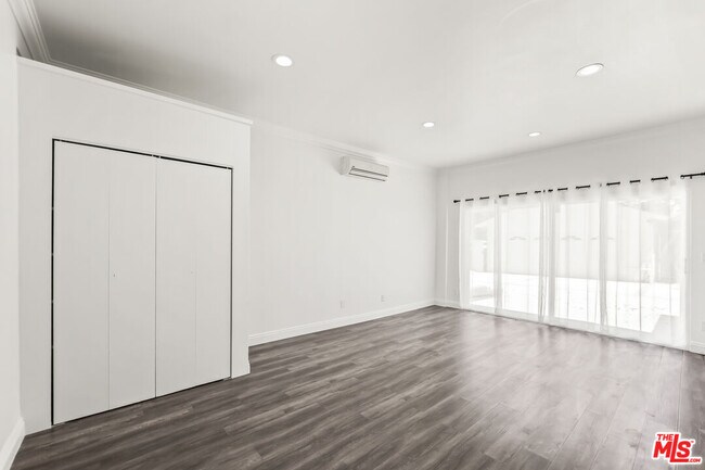 Building Photo - 23046 Leonora Dr