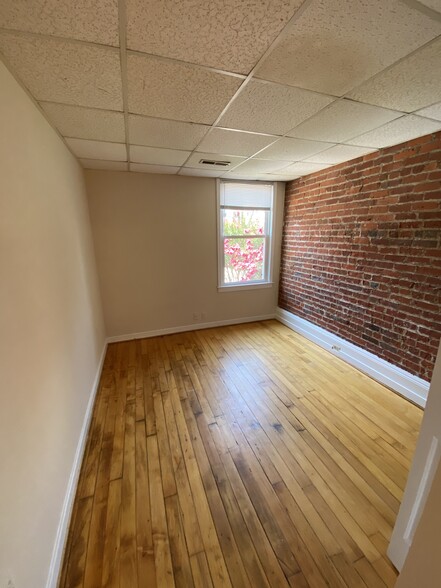 Building Photo - 815 W Broad St