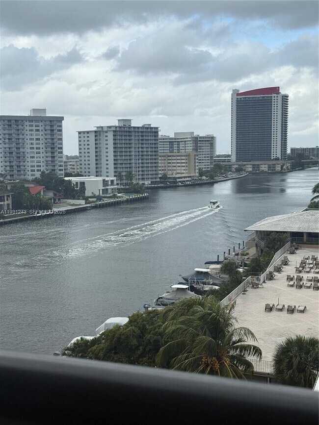 Building Photo - 2017 S Ocean Dr