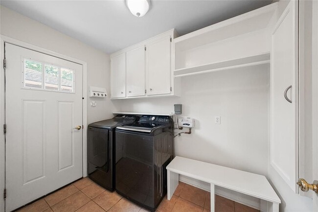Building Photo - 12707 Trail Hollow Dr