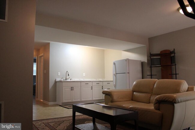 Building Photo - 14186 Hunters Run Way