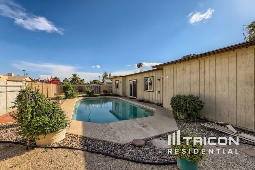Building Photo - 9837 N 48th Ave