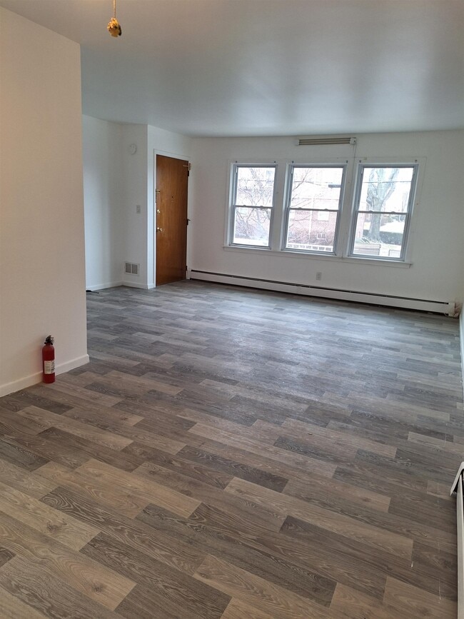 Building Photo - 169 W 51st St