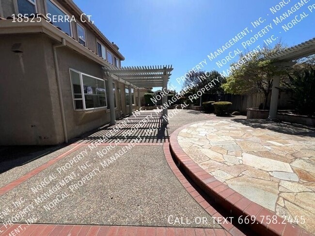Building Photo - 18525 Serra Ct