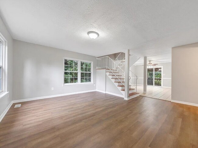 Building Photo - 1702 Elbert Dr