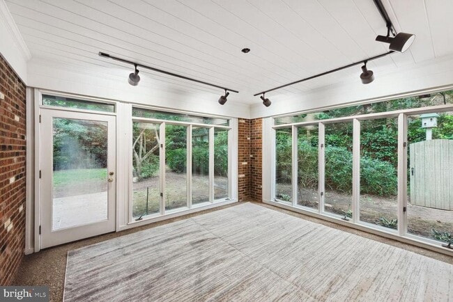 Building Photo - 6313 Stoneham Ln