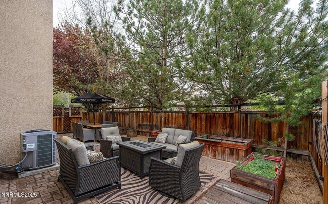 Building Photo - 3890 Dominus Dr