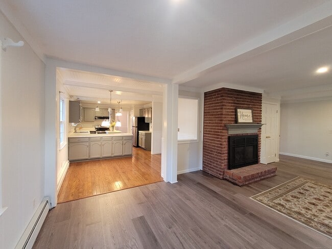 Building Photo - 9 Monroe Dr