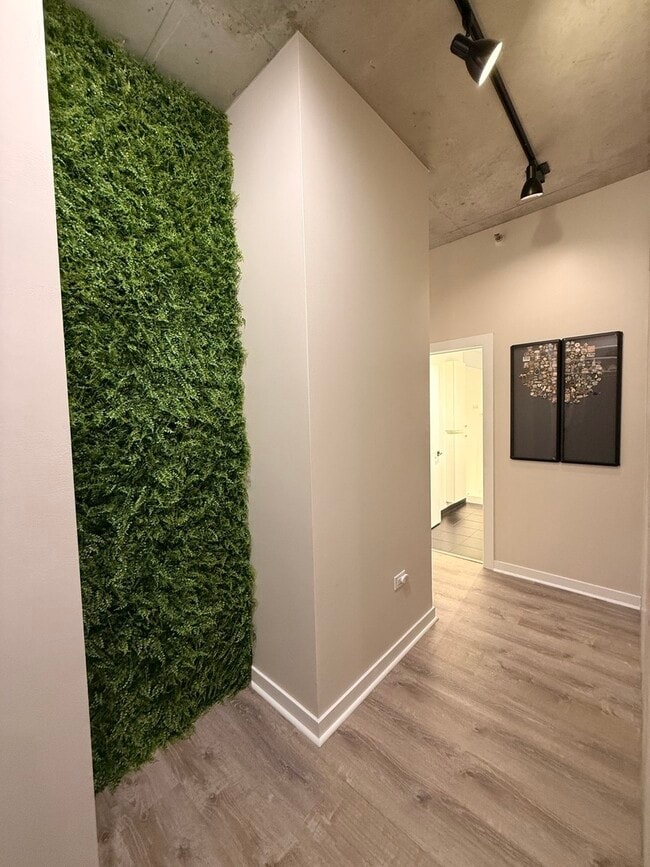 Building Photo - 235 W Van Buren St