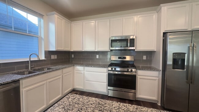 Building Photo - Great House In Fort Collins.  FALL LEASE SPECIAL! - $1000 off your 1st months rent!