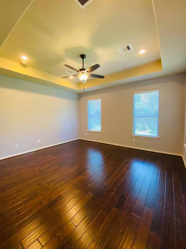 Building Photo - 24823 Dutton Point Dr