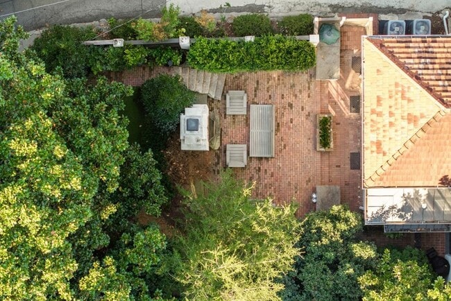 Building Photo - 31 Lafayette Dr NE