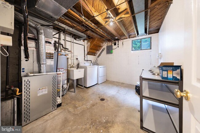 Building Photo - 615 Smallwood Rd