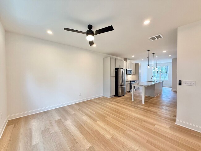 Building Photo - Newly Built 4BD, 3.5BA Northeast Raleigh Townhome in a Great Location