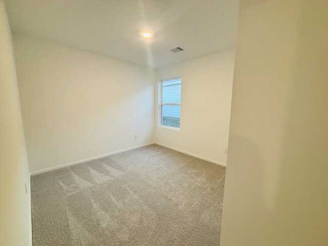 Building Photo - 25425 Carnation Ct