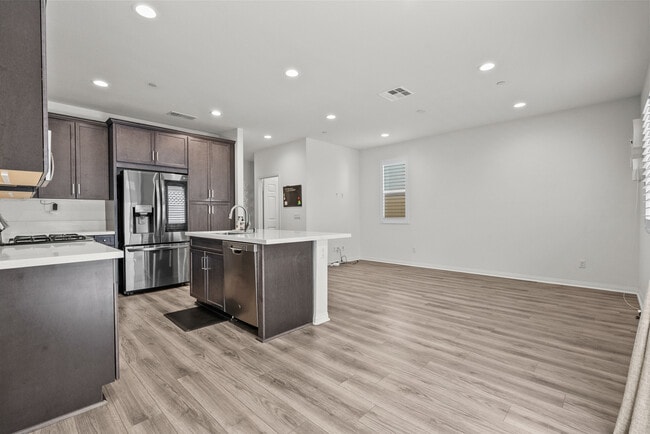 Building Photo - 14610 Isla Vista Dr