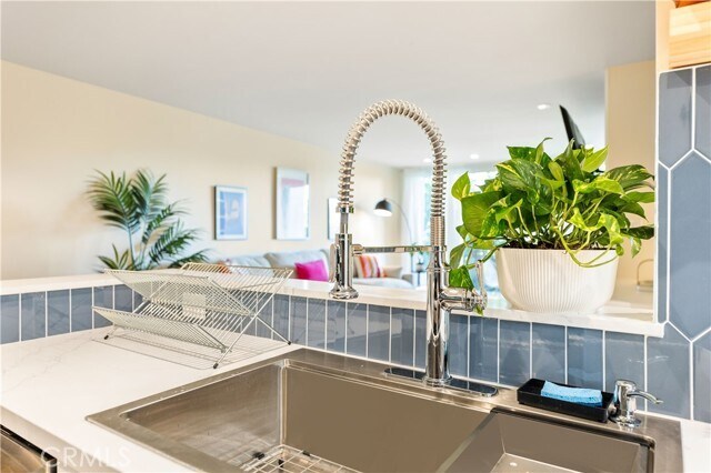 Building Photo - 8535 W Knoll Dr