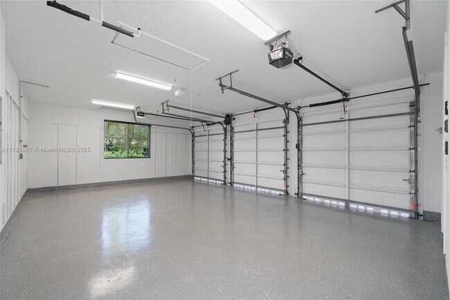 Building Photo - 9400 SW 93rd Ct