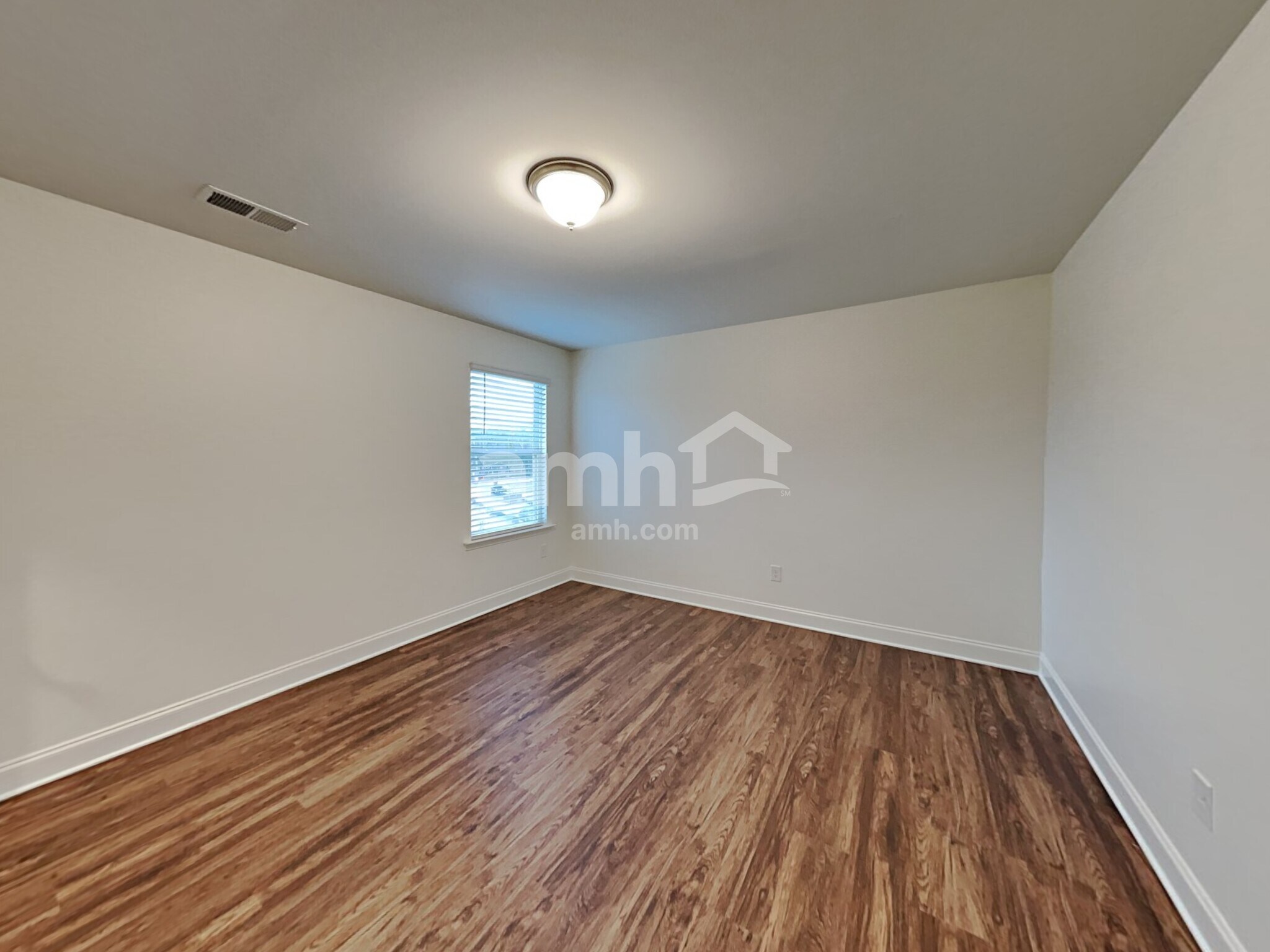 Building Photo - 104 Larragan Dr