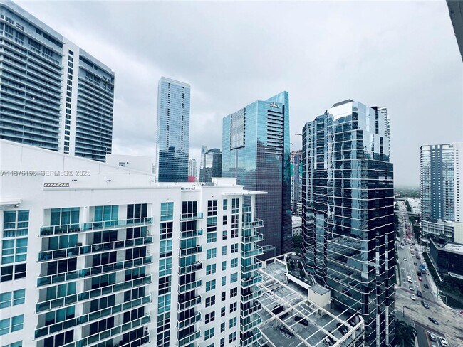 Building Photo - 1200 Brickell Bay Dr