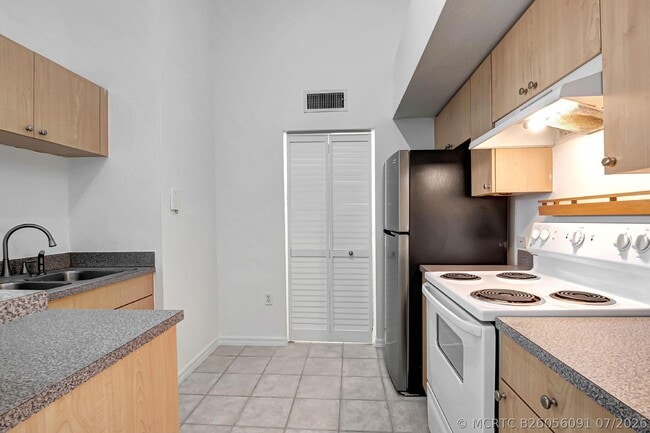 Building Photo - 920 Villa Cir