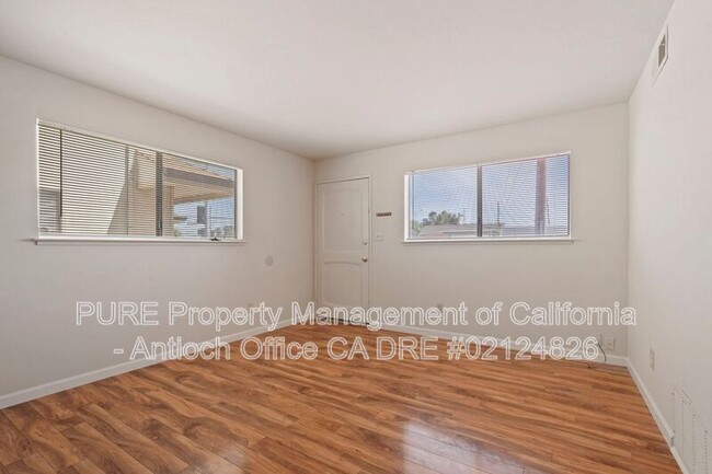 Building Photo - 908 Minaker Dr