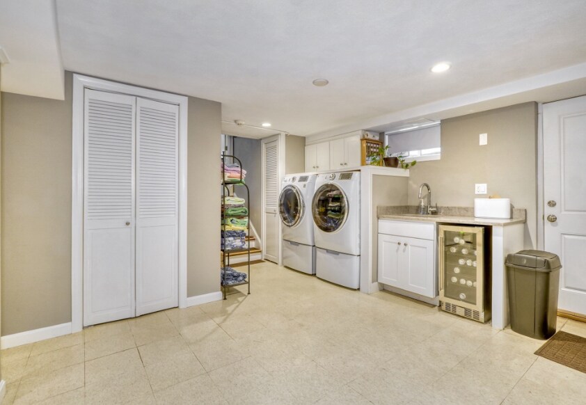 Building Photo - 65 Sherburne Rd S