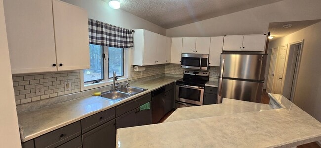 Building Photo - Amazing 3 bedroom in Henryville