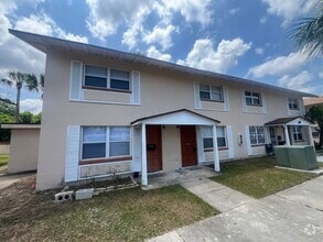 Building Photo - Renovated Beautiful 2 Bed 1.5 Bath Townhom...