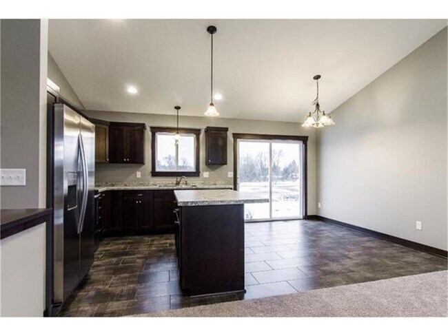 Building Photo - 1025 Pheasant Run