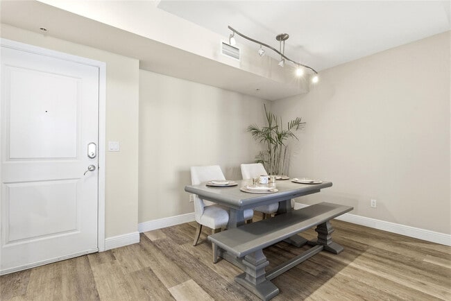 Building Photo - 511 SE 5 Ave