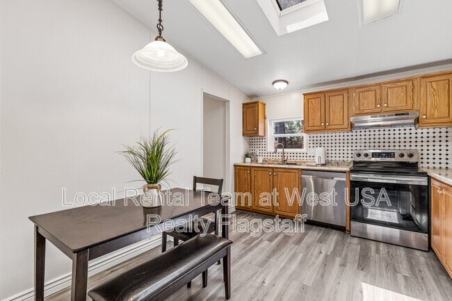 Building Photo - 2225 W Atlantic Ct