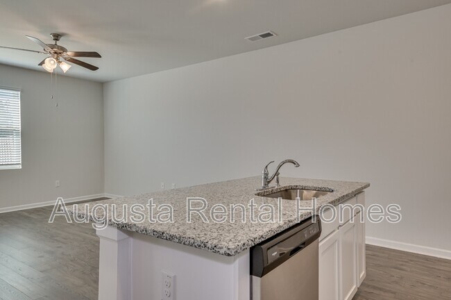 Building Photo - 5419 Thrasher Ln