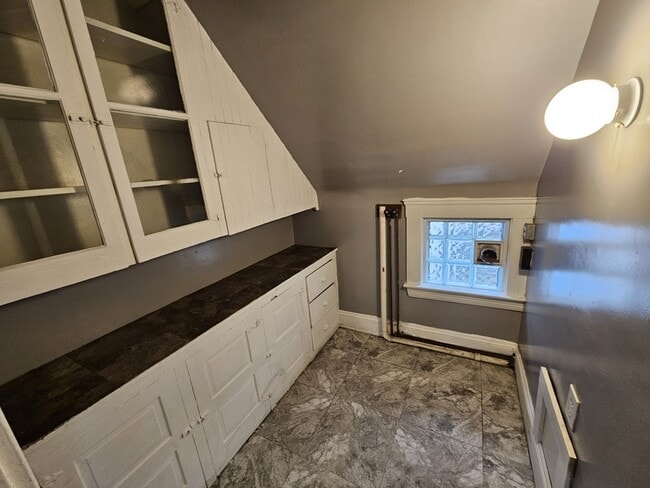 Building Photo - 3433 W 41st St