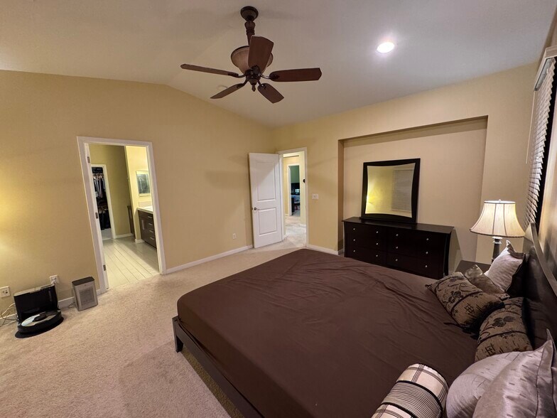 Building Photo - 3192 Fallen Leaf St