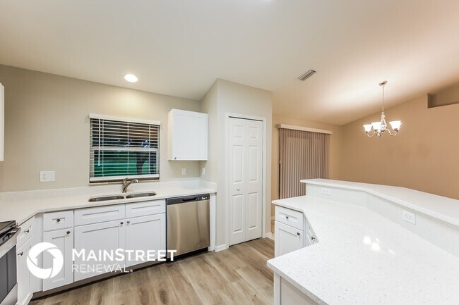 Building Photo - 2904 Wanda Ave S