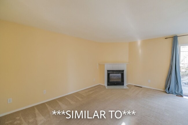 Building Photo - Two Bedroom Duplex in Great Neighborhood, Close to Schools! Pet Friendly!